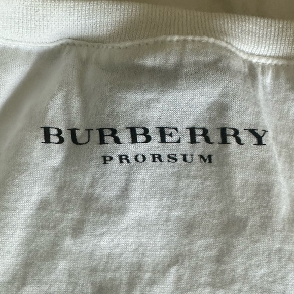 Burberry designer women tee shirt - Picture 2 of 5